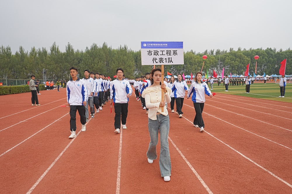图片包含 运动, 户外, 体育, 人们描述已自动生成