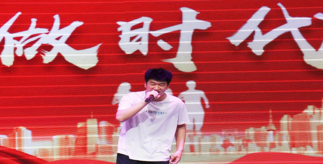 男唱歌